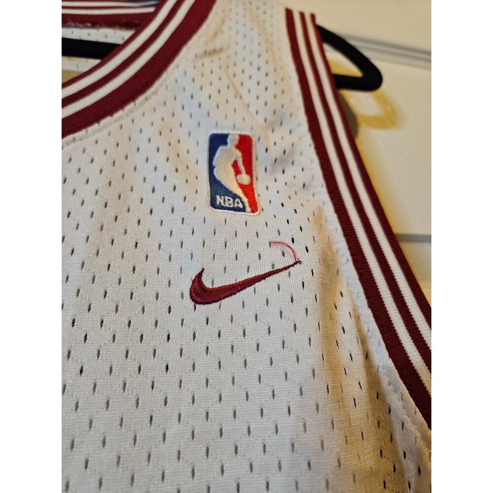 Nike Cleveland Cavaliers LeBron James #23 Jersey 3XL +2 Length Stitched - Picture 3 of 9